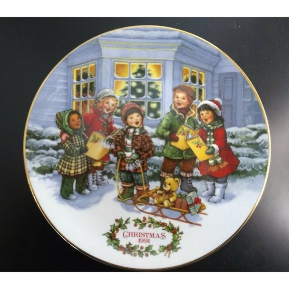 Avon "Perfect Harmony" Collectors Christmas Plate 1991 Porcelain 22K Gold Trim